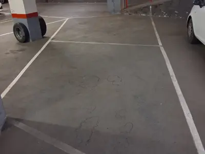 Se alquila plaza de parking en Clot con Navas
