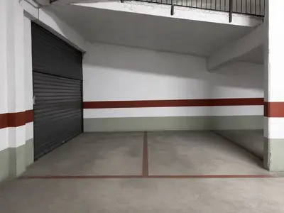 Dos plazas grandes y trastero de 22 m² en parking de 2009