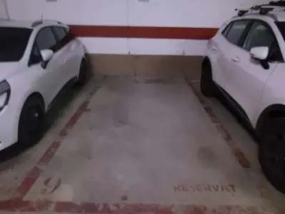Plaza para coche grande frente al BonPreu, acceso con chip