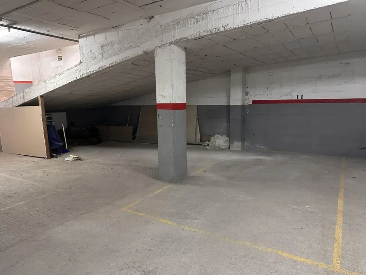 Plaza para coche grande en el carrer de Jaume de Vivers