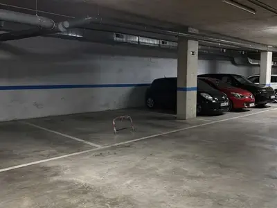 Plaza amplia para coche grande en la planta -2, junto al ascensor