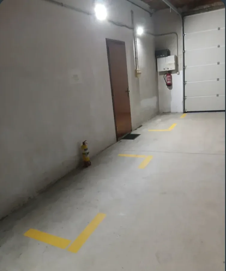 Plaza para moto en garaje particular, en el centro de Olesa